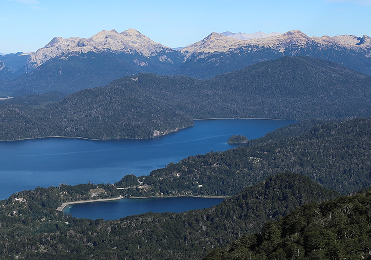 1 Lac Correntoso, en premier plan 1 Lac Correntoso, en premier plan