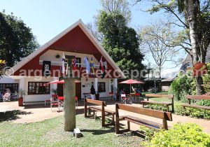 12-Pays-Nordiques Photos des pavillons à la fête du Migrant, Obera