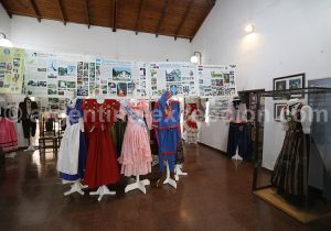 17-7 Photos des pavillons à la fête du Migrant, Obera