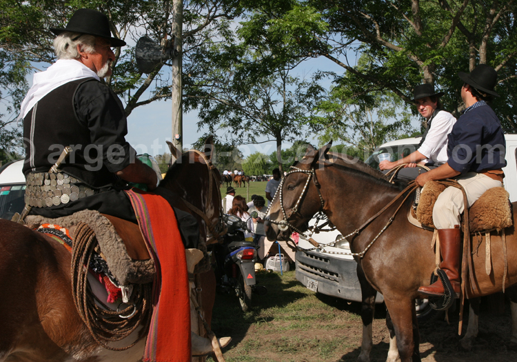 Gauchos avec des ceintures de monnaie Gauchos avec des ceintures de monnaie