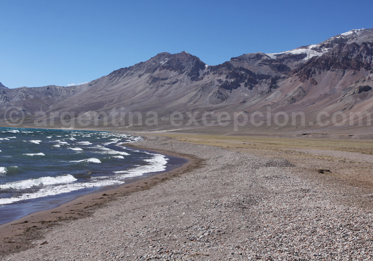 Contreforts entourants la lagune Diamante Contreforts entourants la lagune Diamante