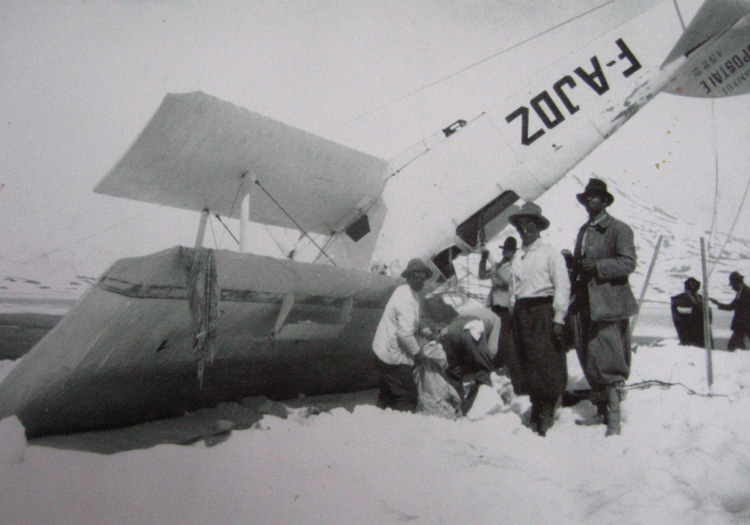 Potez 25 de Guillaumet récupéré en décembre 1931 par l'équipe de Don Pastor Lima Potez 25 de Guillaumet récupéré en décembre 1931 par l'équipe de Don Pastor Lima