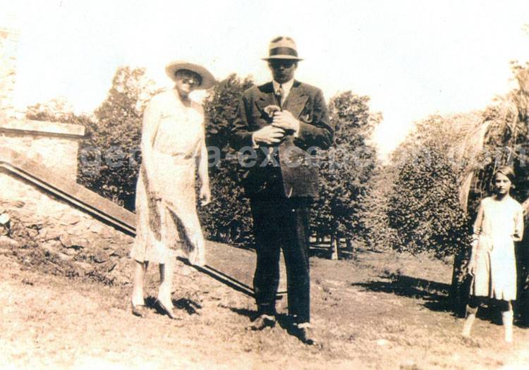 Antoine de Saint-Exupéry et Mme Fuchs Valon, Concordia 1930 Antoine de Saint-Exupéry et Mme Fuchs Valon, Concordia 1930