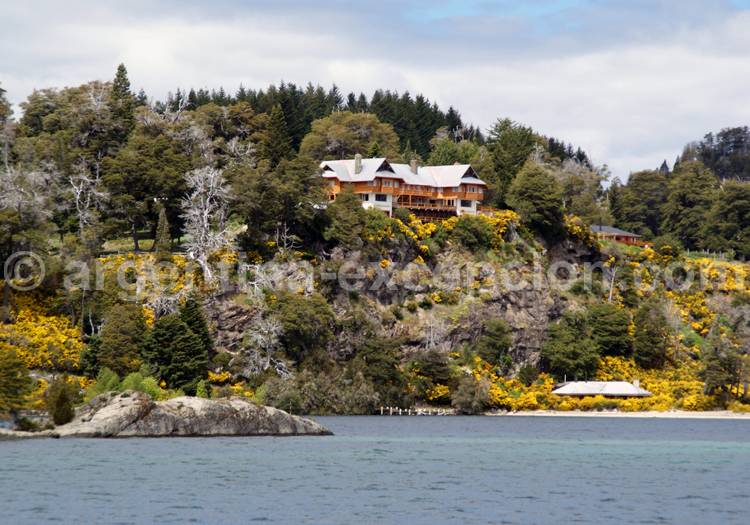 Arrivée à l'île Victoria rive de l'île Victoria, Patagonie