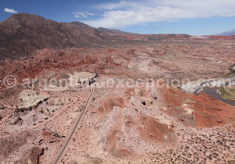 Somptueux survol en helico des montagnes de Las Conchas Somptueux survol en helico des montagnes de Las Conchas