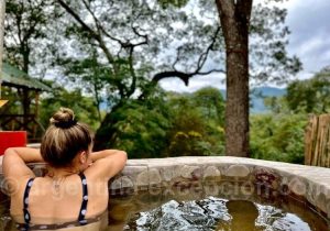 Jacuzzi privé Hotel Finca la Fé vue sur la jungle des Yungas en Argentine Jacuzzi privé Hotel Finca la Fé vue sur la jungle des Yungas en Argentine
