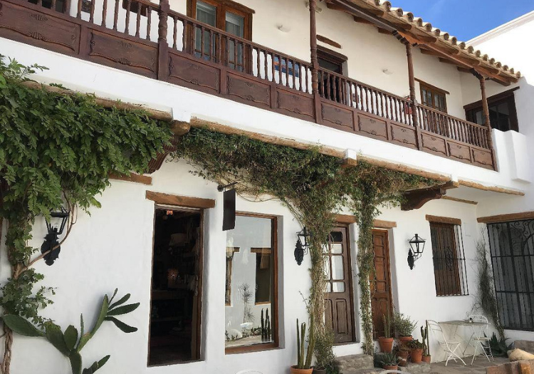 Façade hôtel de charme El Cortijo Cachi