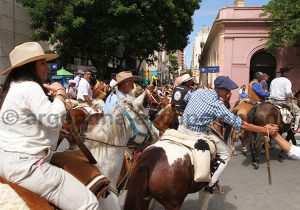 31-COUPER-UN-PEU-GAUCHE-et-HAUT Pèlerinage Brochero, Cordoba