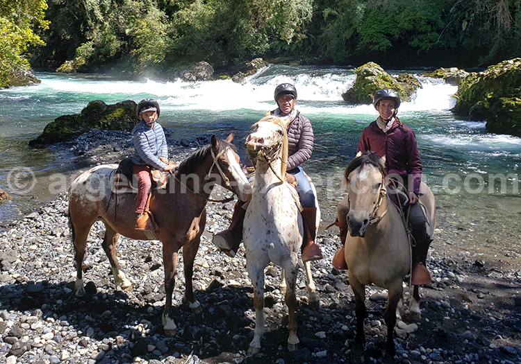 Balade à cheval dans le parc national Futangue, Chili avec l Balade à cheval dans le parc national Futangue, Chili avec l