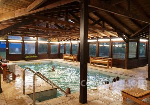 Hôtel avec piscine dans la région des Lacs argentins, Caviahue, Argentine Hôtel avec piscine dans la région des Lacs argentins, Caviahue, Argentine
