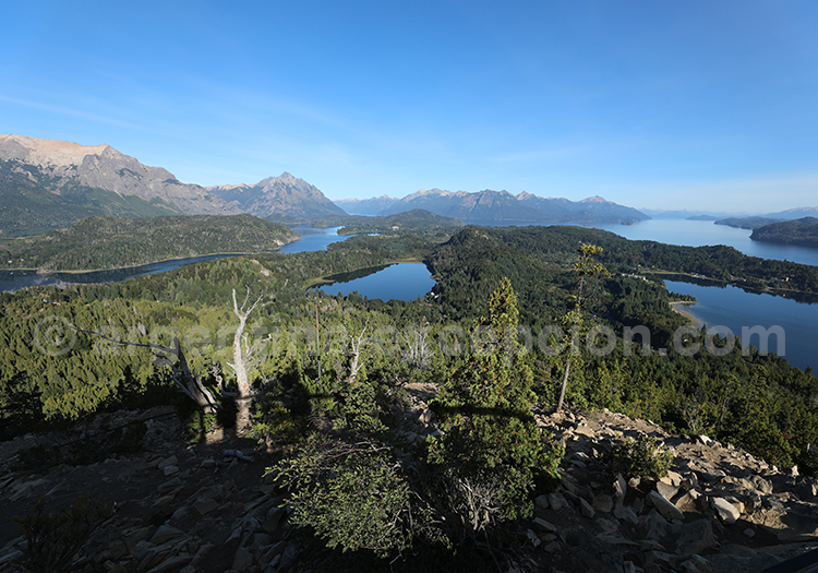 Lac Nahuel Huapi et lac Moreno vus du cerro Campanario Lac Nahuel Huapi et lac Moreno vus du cerro Campanario