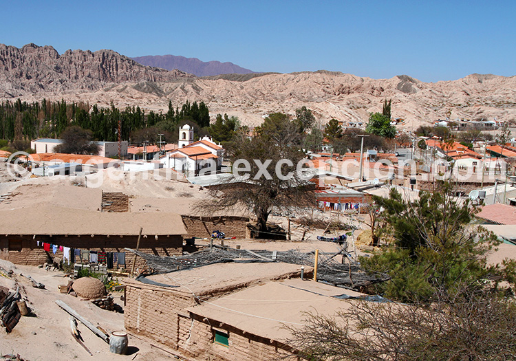 Village d'Angastaco, vallées Calchaquíes Village d'Angastaco, vallées Calchaquíes